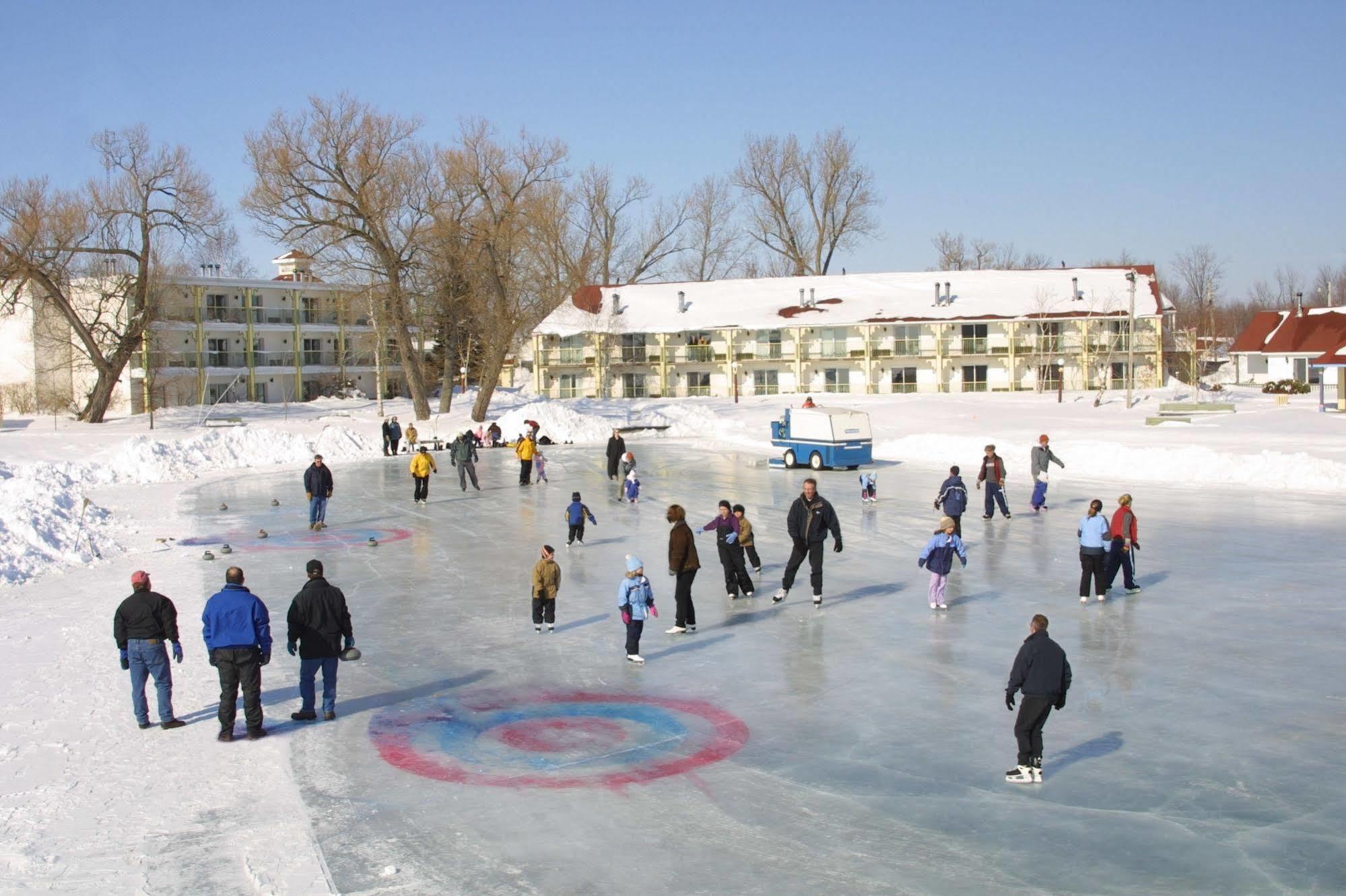Fern Resort Orillia Buitenkant foto