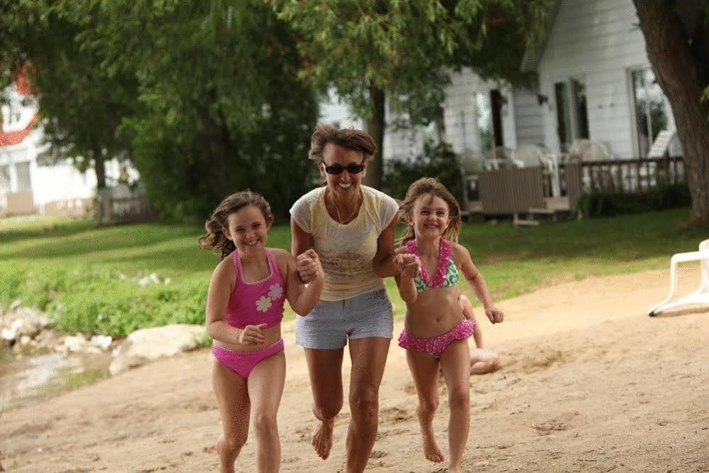 Fern Resort Orillia Buitenkant foto
